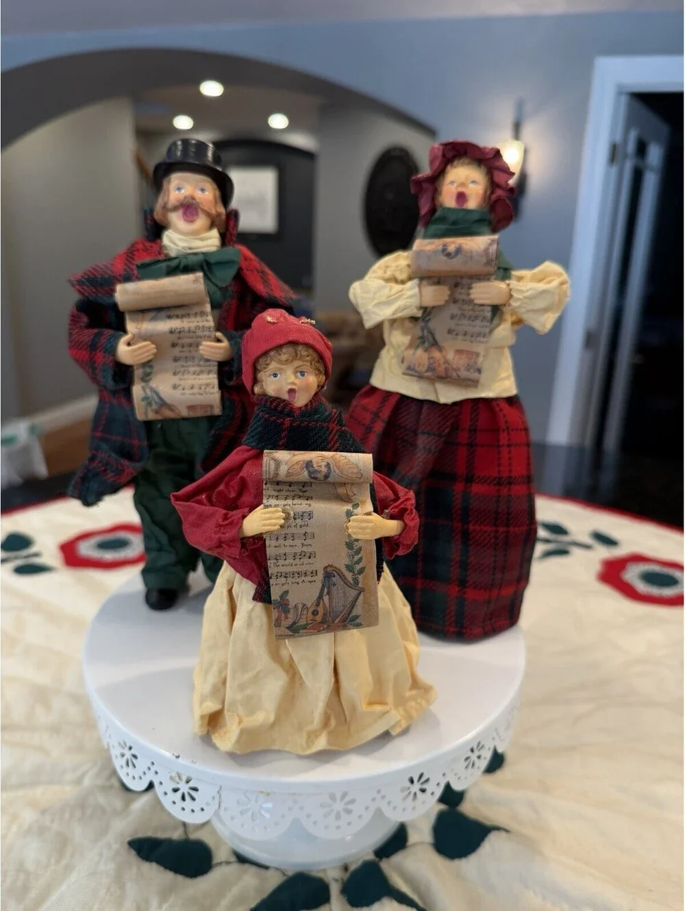 Vtg Papier-Mâché Carolers Set Of Three